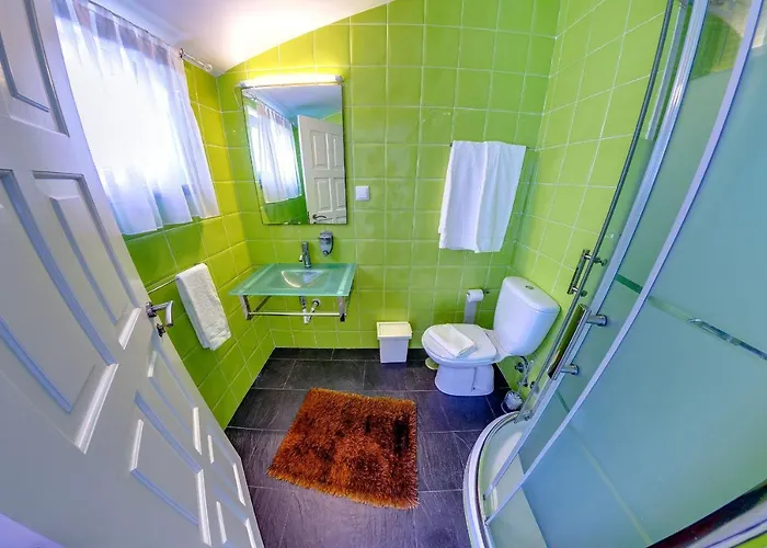 7 Saias Marginal Pensión Nazaré