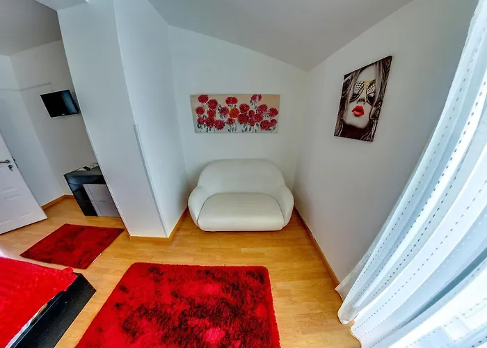 7 Saias Marginal Pensión Nazaré