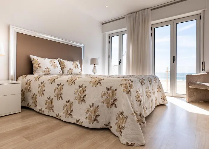 7 Saias Marginal Pensión Nazaré